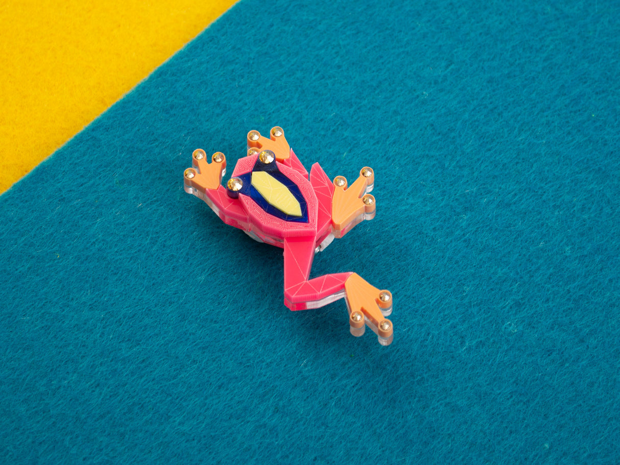Tree Frog Brooch - Comet