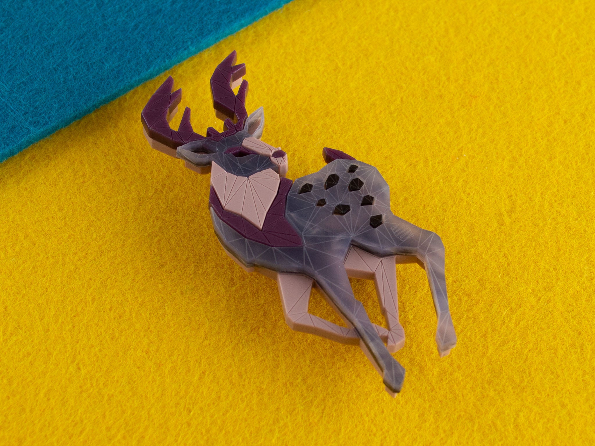 Sstutter brooches online